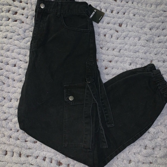 Black denim cargo joggers with buckles on the side - Picture 2 of 3